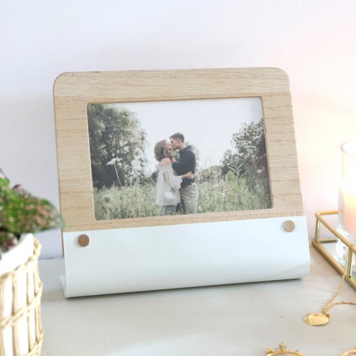 curved metal wooden photo frame 0v8a1272 900x900